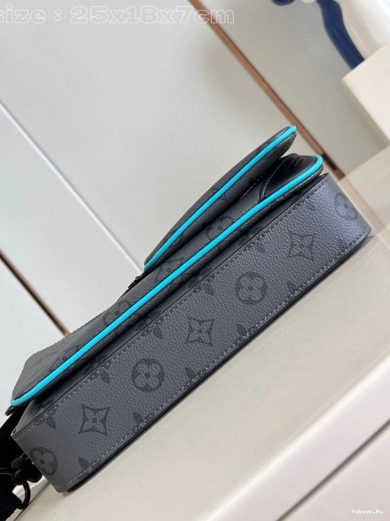 VUITTON MESSENGER LOUIS TRIO 0510